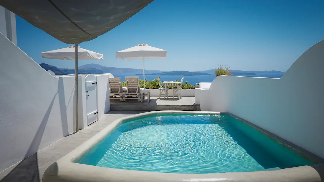 Mikrozement für Schwimmbäder auf einer Terrasse mit Meerblick